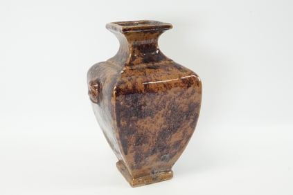 Chinese fine handled vase