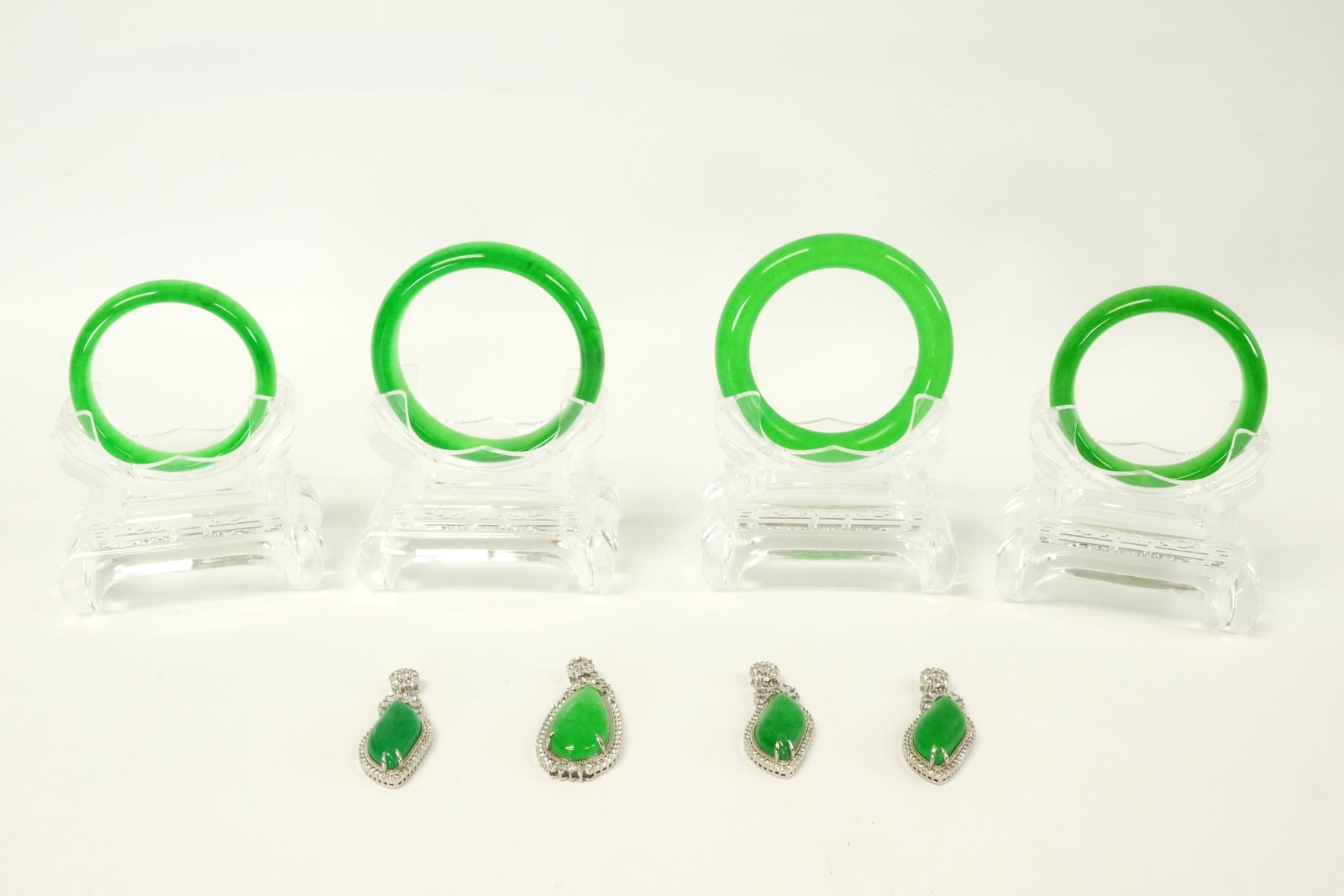 Lots Chinese apple green items: Lots Chinese apple green items.