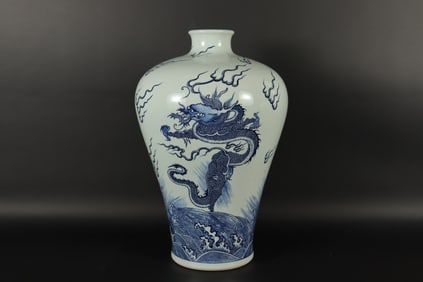 Chinese fine dragon vase