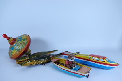 Lots vintage tin toys