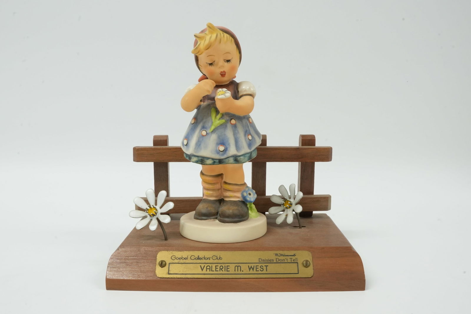 A vintage Hummel figurine: A vintage Hummel figurine. H: 6" x W: 5.5."