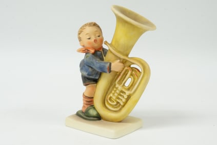 A vintage Hummel figurine