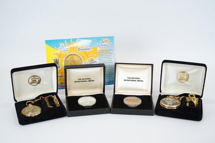 Lots Disney watch and coin