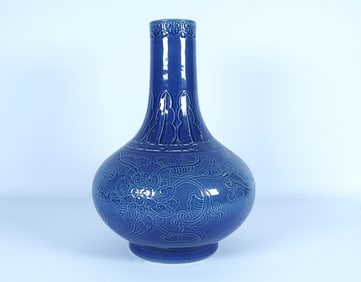 Chinese fine blue carved vase
