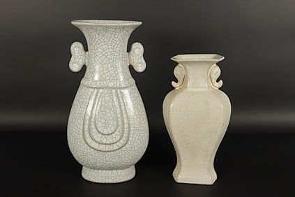 2 Chinese crackled vase