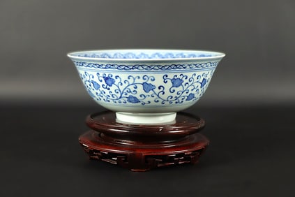 Chinese fine floral bowl
