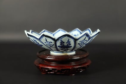 Chinese unusual b/w bowl
