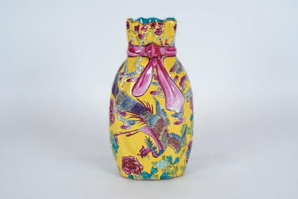 Chinese fine yellow vase