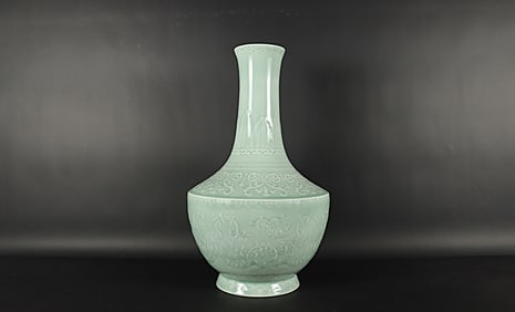 Chinese important celadon vase