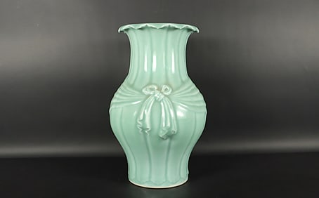Chinese fine celadon vase