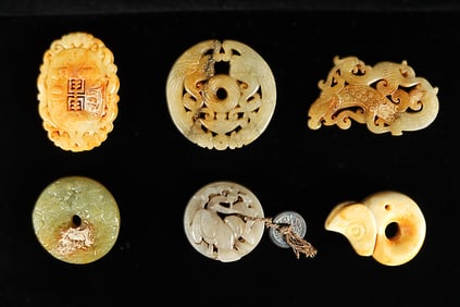 Lots Chinese jade carvings