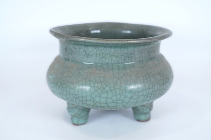 Chinese fine footed censer