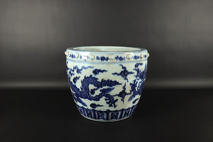 Chinese fine b/w pot
