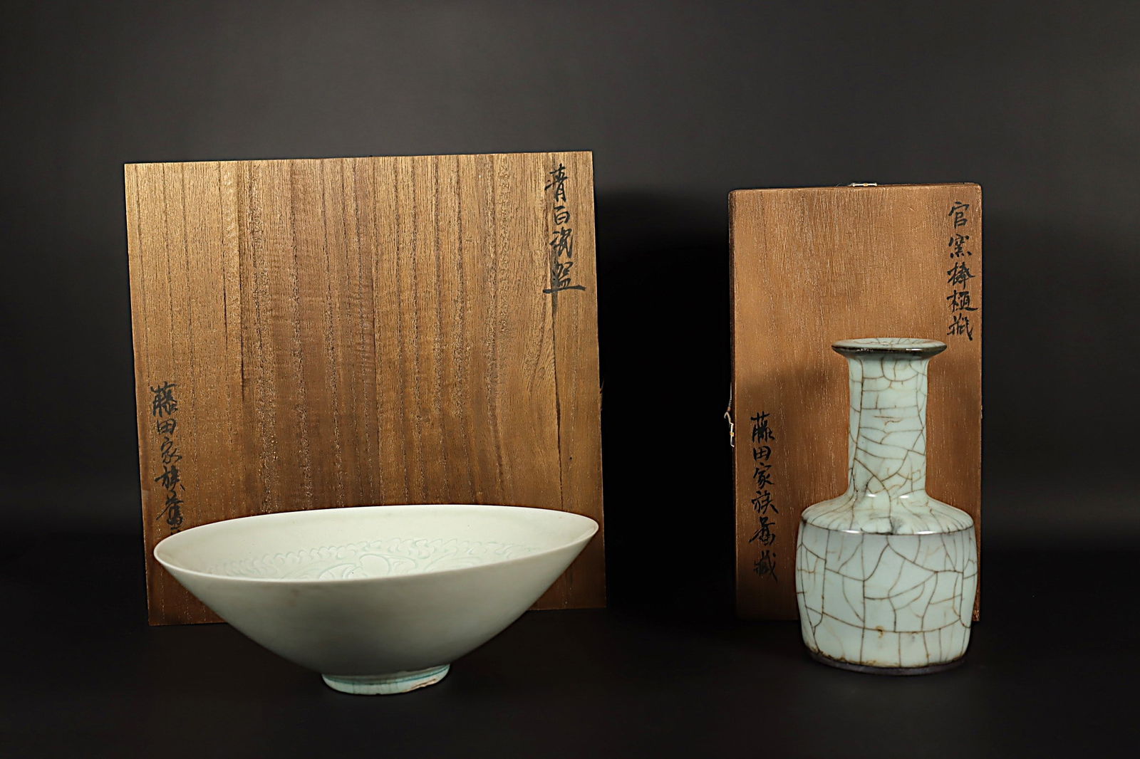 2 Chinese porcelains: 2 Chinese fine porcelains, with wooden box.