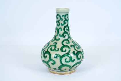 Chinese fine green vase