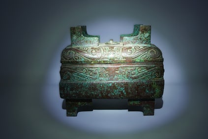 Chinese important bronze vessel