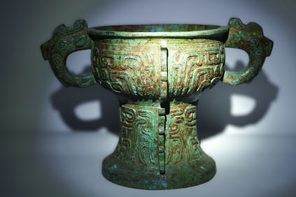 Chinese fine bronze vessel