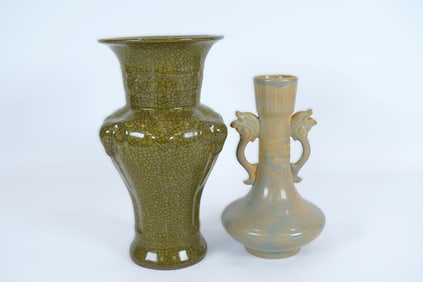 2 Chinese fine vase