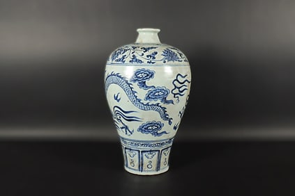 Chinese fine b/w vase