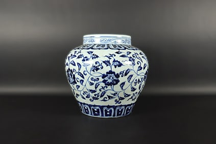 Chinese fine b/w jar