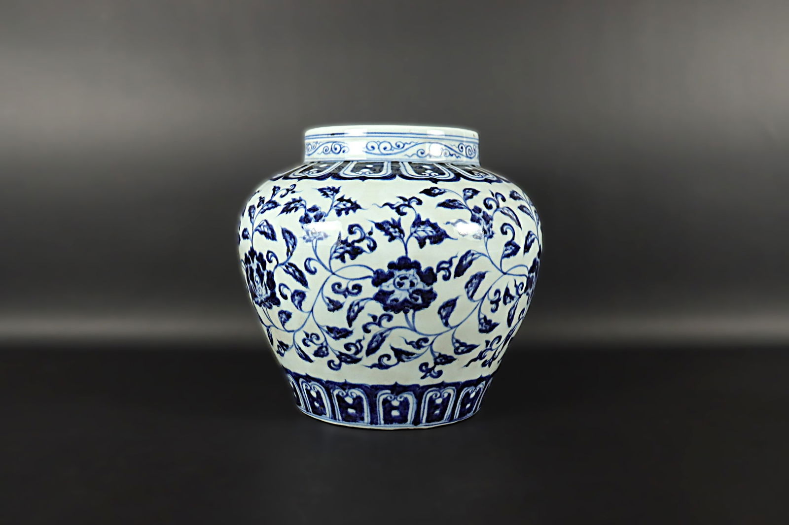 Chinese fine b/w jar (1 of 7)