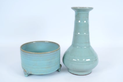 2 Chinese celadon vase