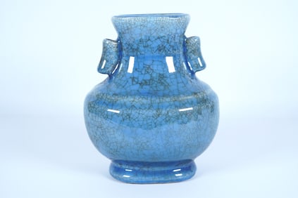 Chinese fine handled vase