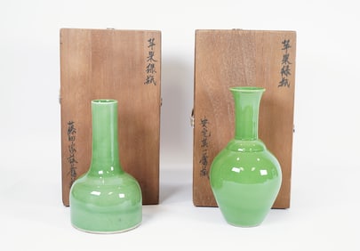 2 Chinese green vase