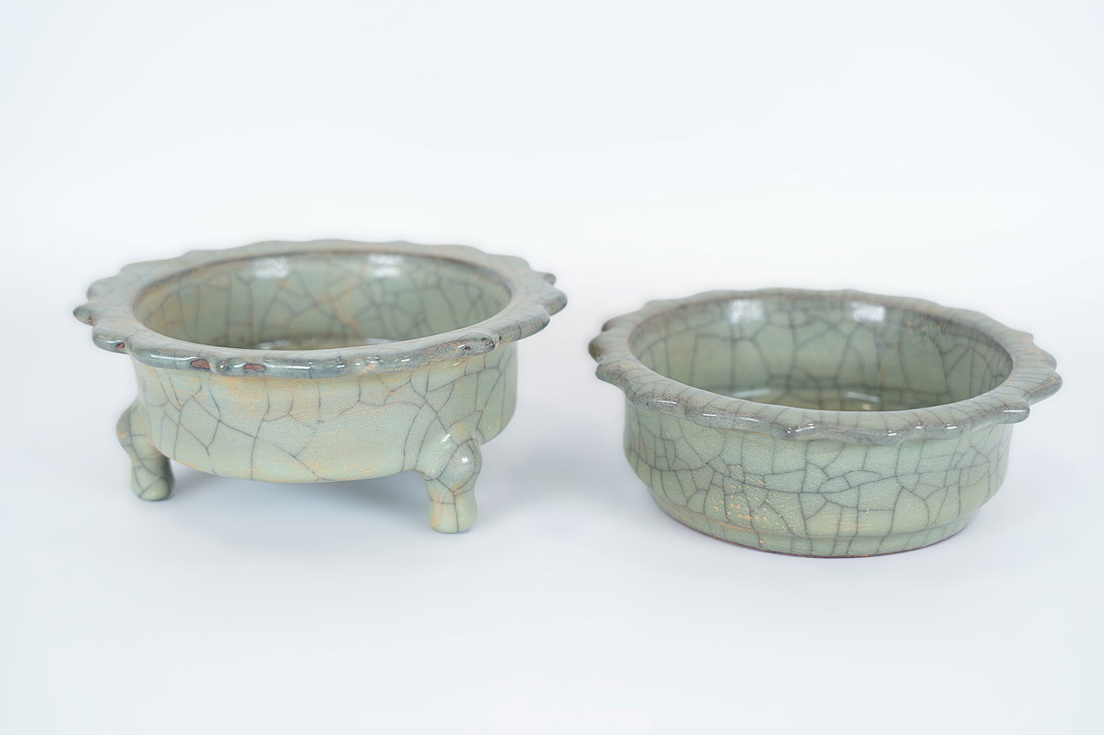 Lots Chinese crackled porcelains (1 of 7)