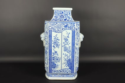 Chinese fine b/w vase