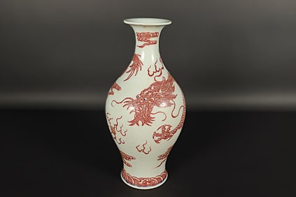Chinese fine dragon vase