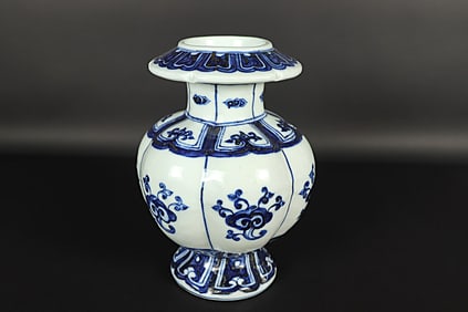 Chinese b/w unusual vase