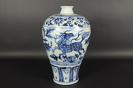 Chinese fine b/w vase