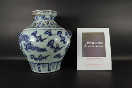 Chinese fine b/w jar
