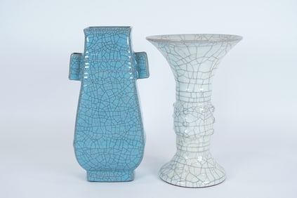 2 Chinese crackled vase