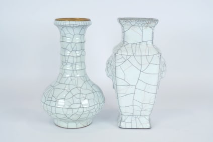 2 Chinese crackled vase