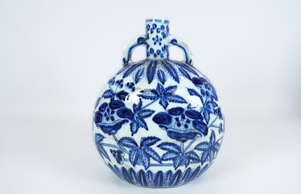 Chinese fine b/w flask vase