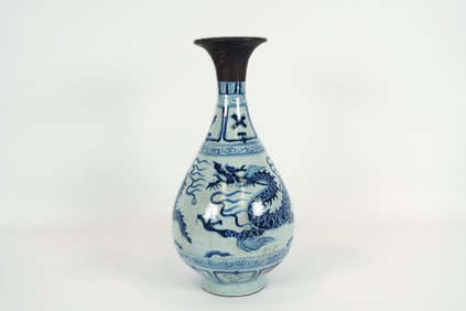 Chinese fine b/w vase