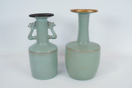 2 Chinese celadon vase