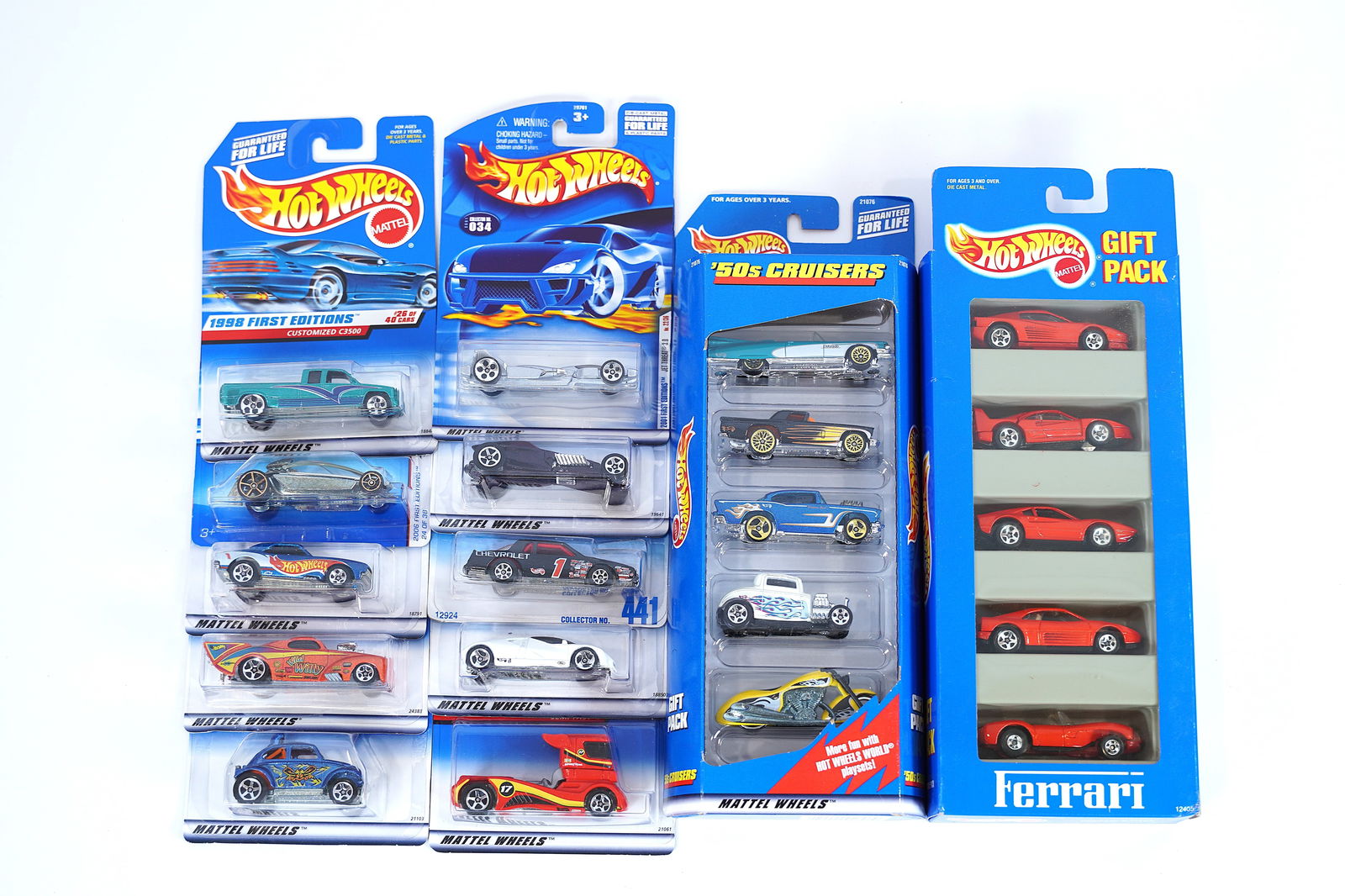 Lots Hot Wheels in box (1 of 7)