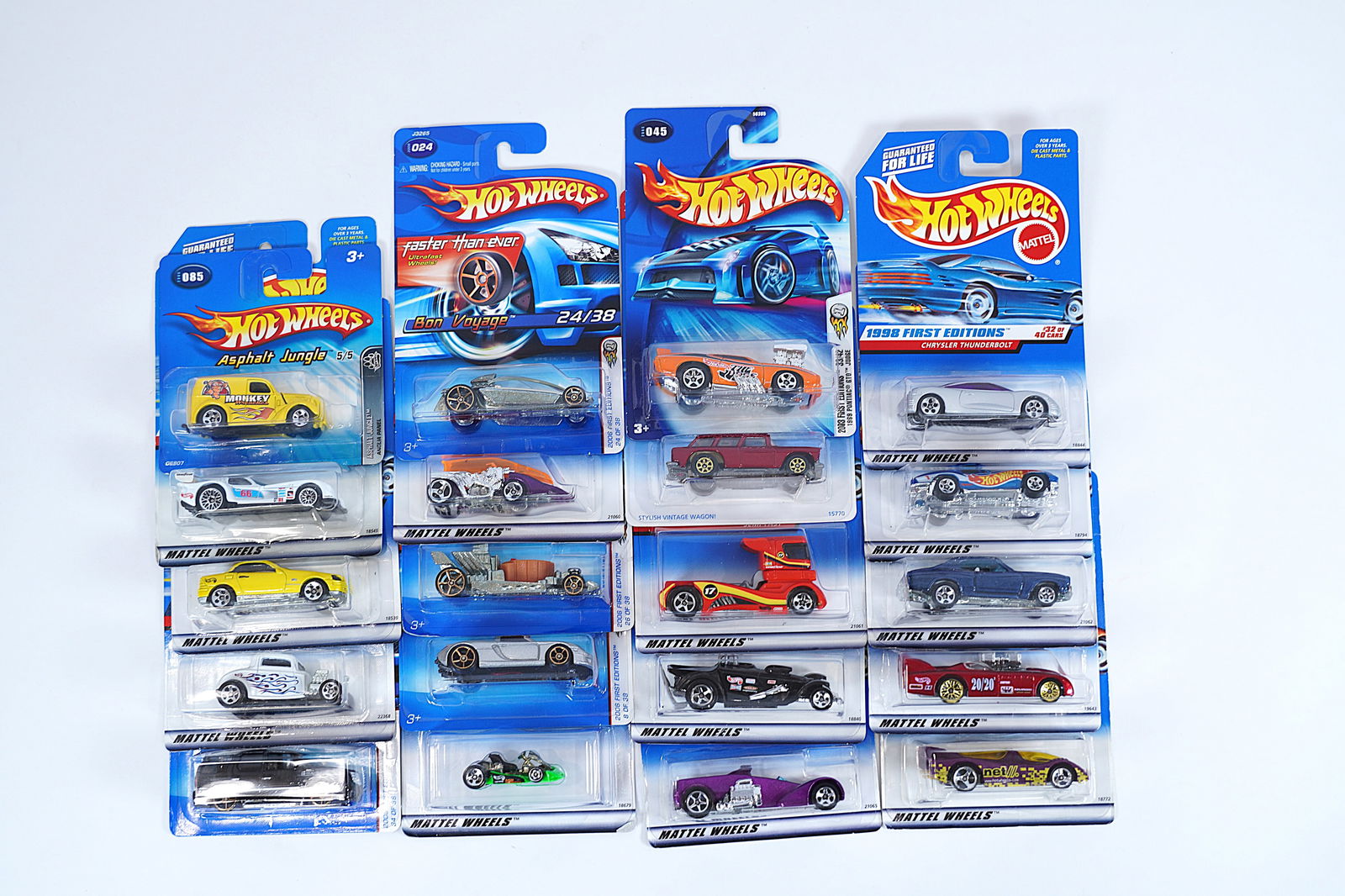 Lots Hot Wheels in box (1 of 7)
