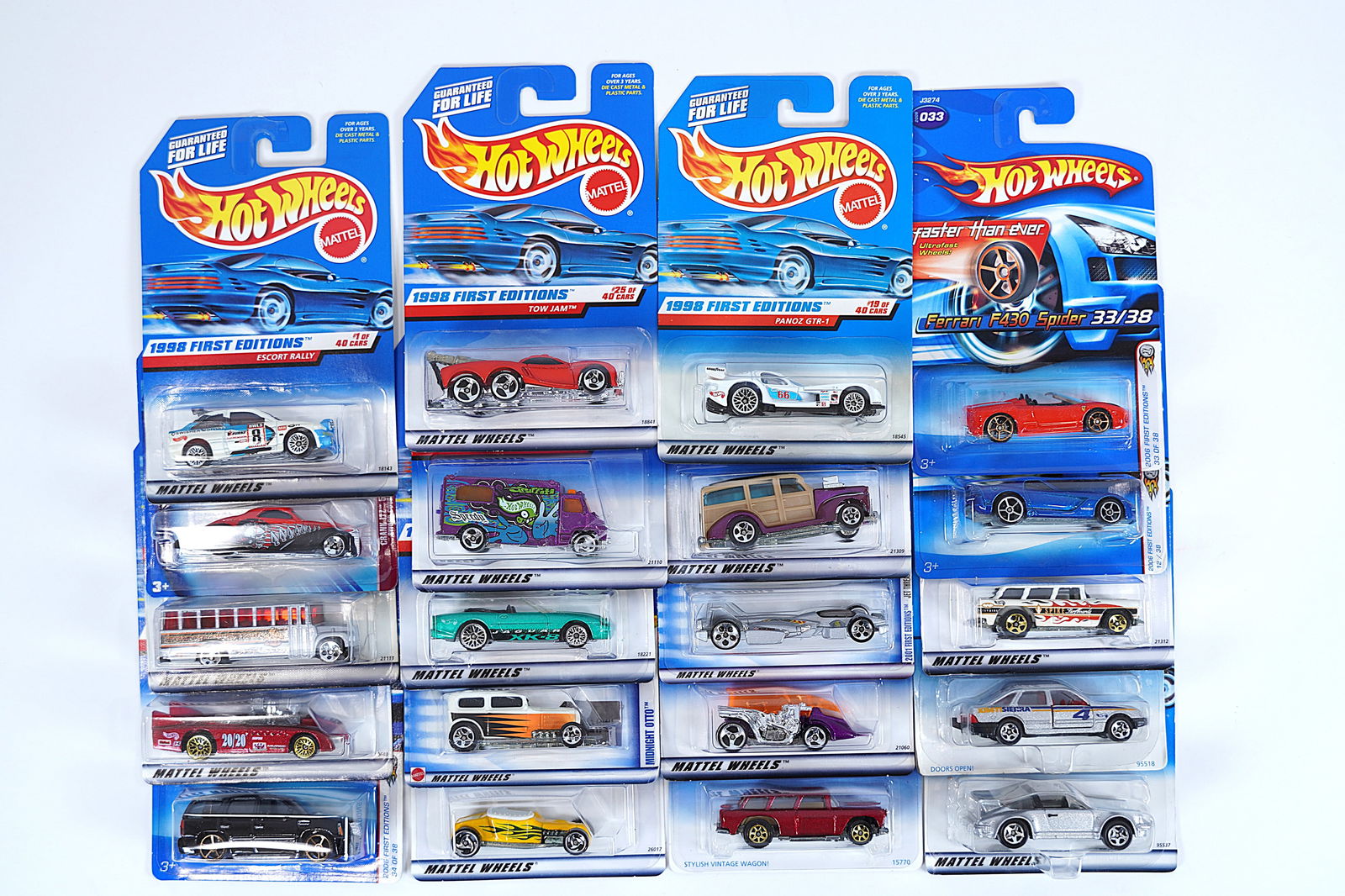 Lots Hot Wheels in box (1 of 7)