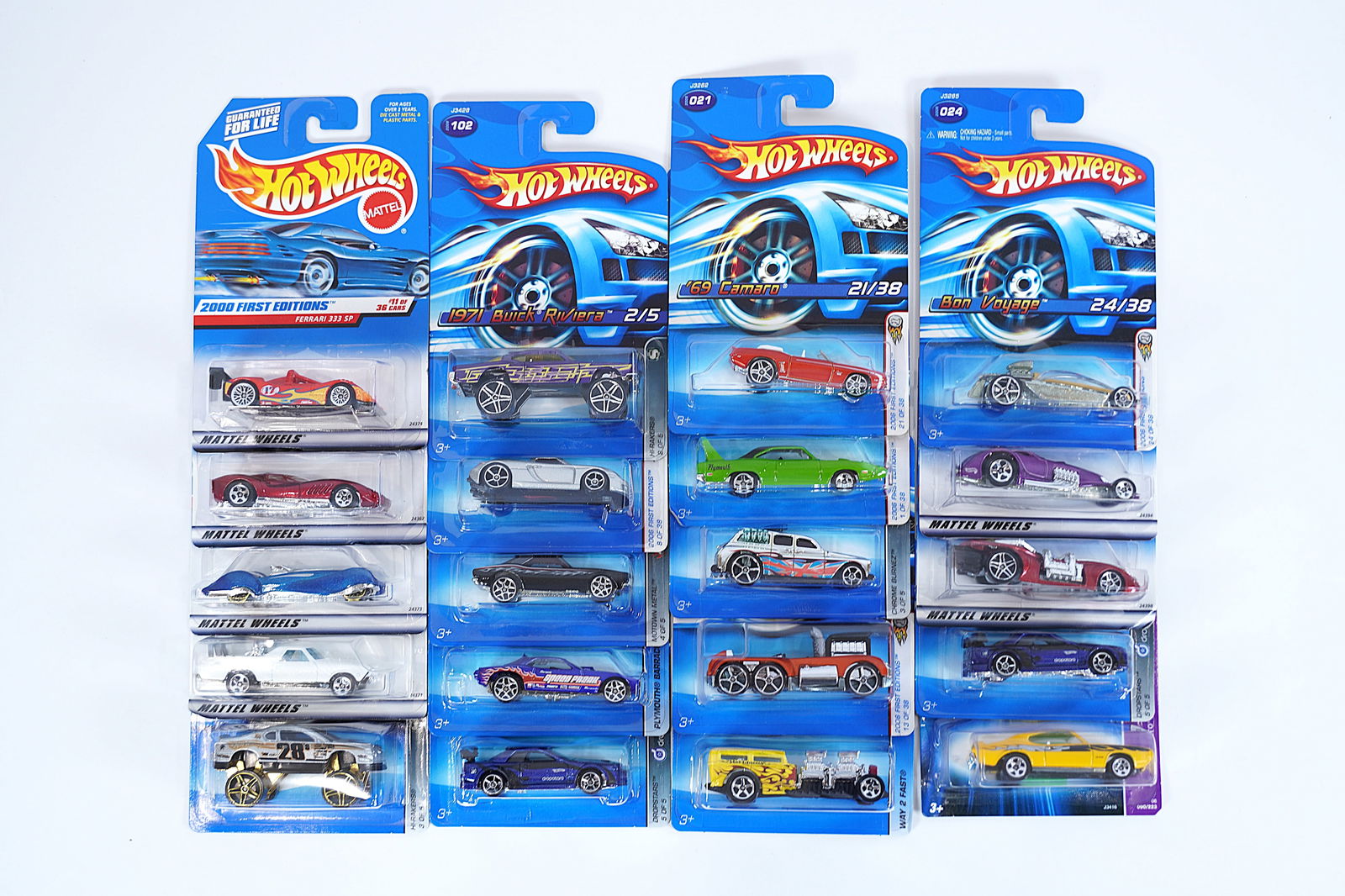 Lots Hot Wheels in box (1 of 7)