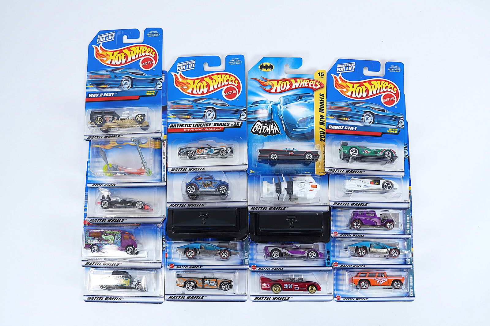 Lots Hot Wheels in box (1 of 7)