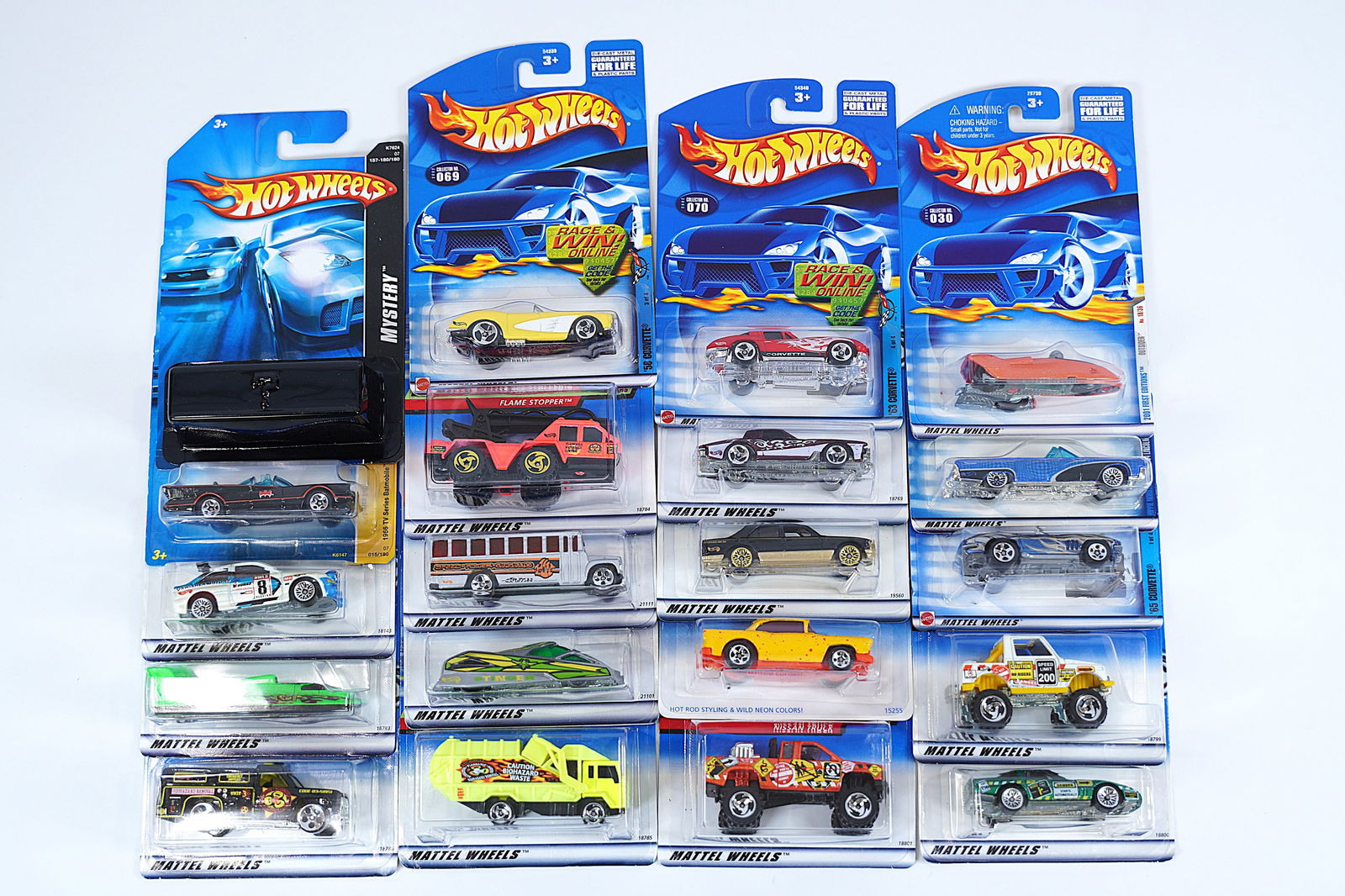 Lots Hot Wheels in box (1 of 7)