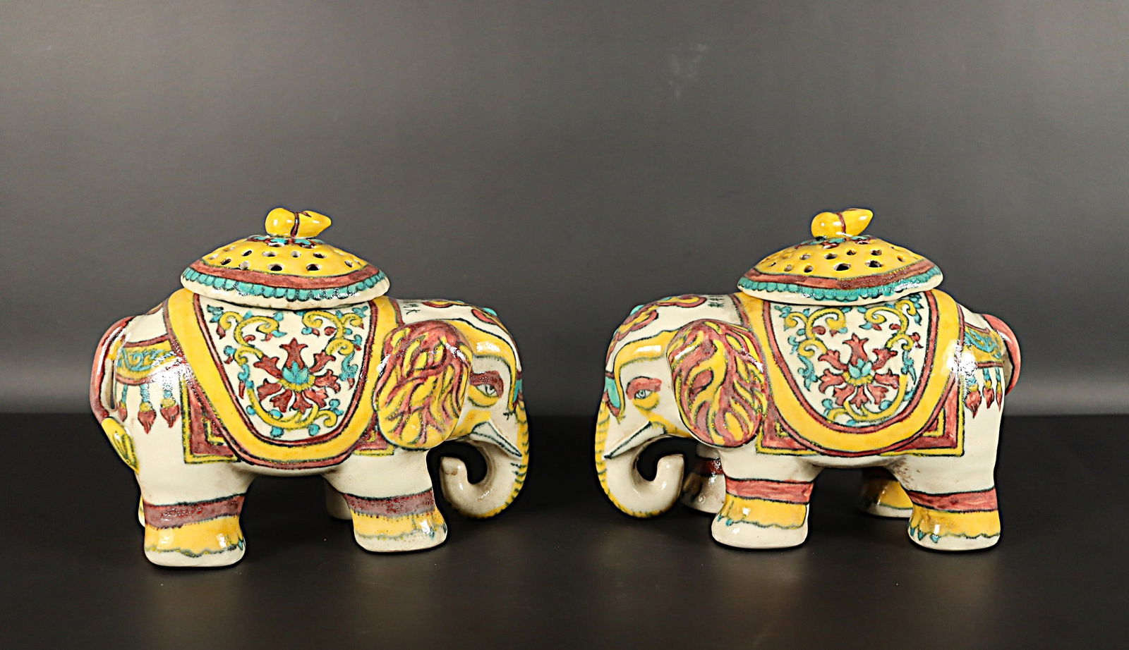 2 Chinese fine elephant: 2 Chinese fine porcelain elephant. Largest H: 4.8" x W: 8."
