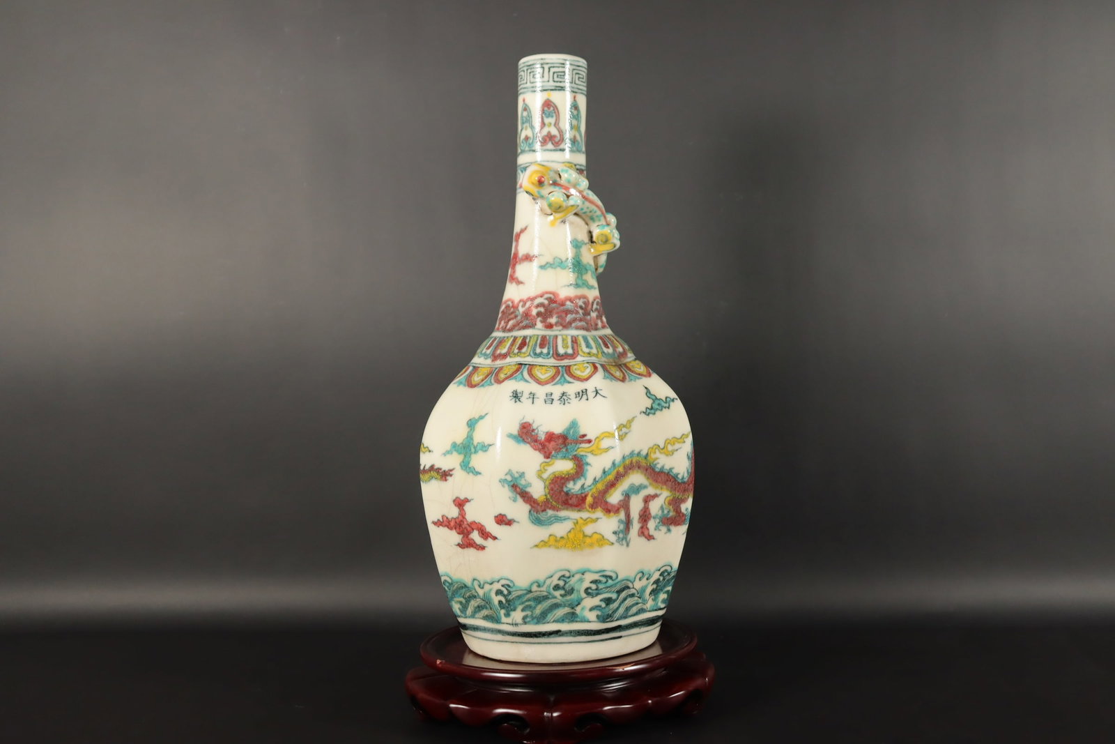 Chinese fine fancy vase: Chinese fine fancy vase. H: 11.5" x W: 5.5."