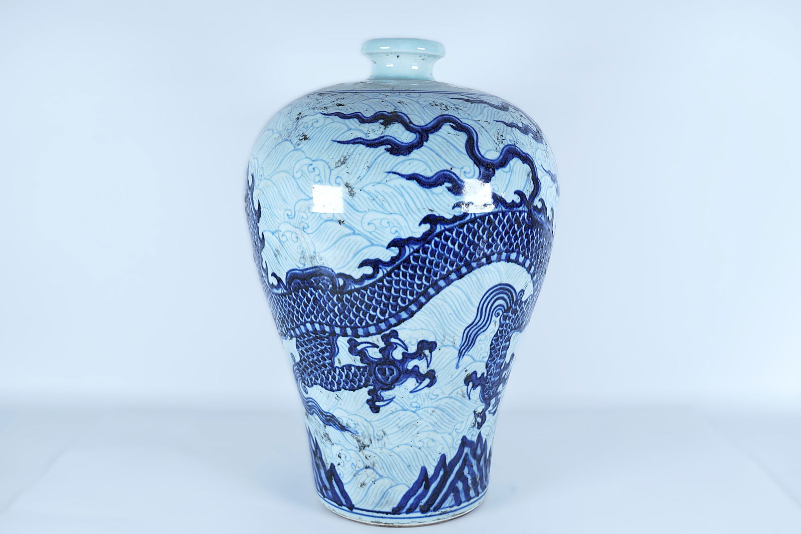 Chinese important dragon vase (1 of 7)