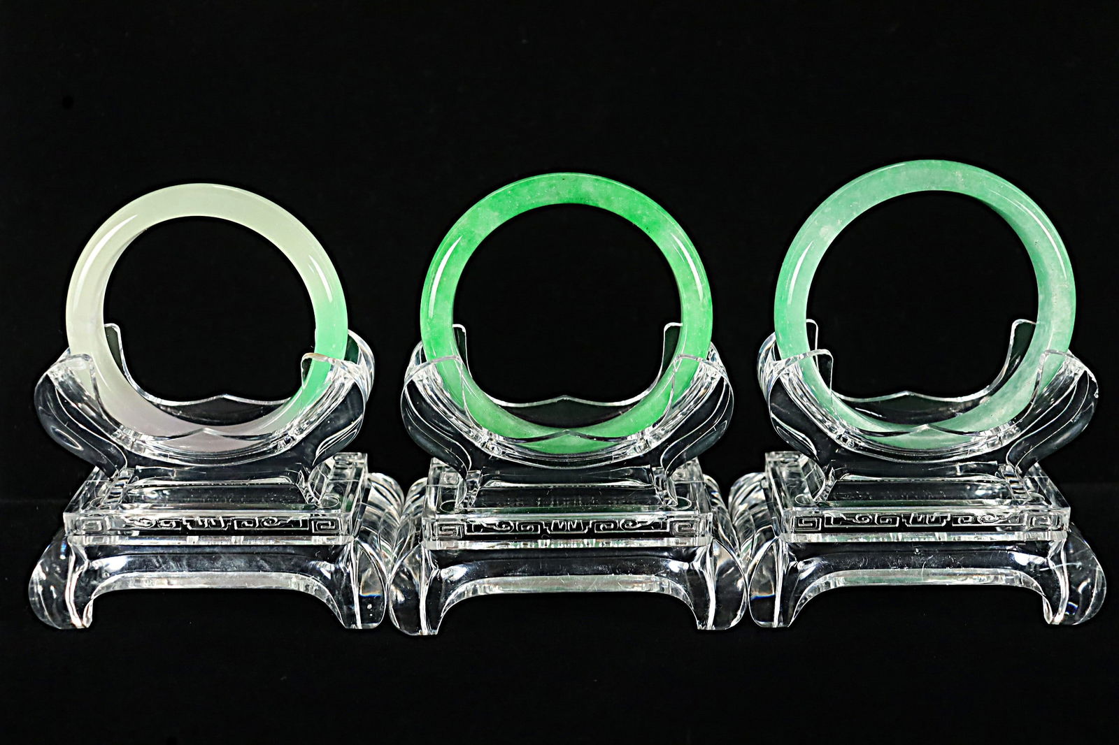 Lots Chinese fine bangles: Lots Chinese fine bangles.