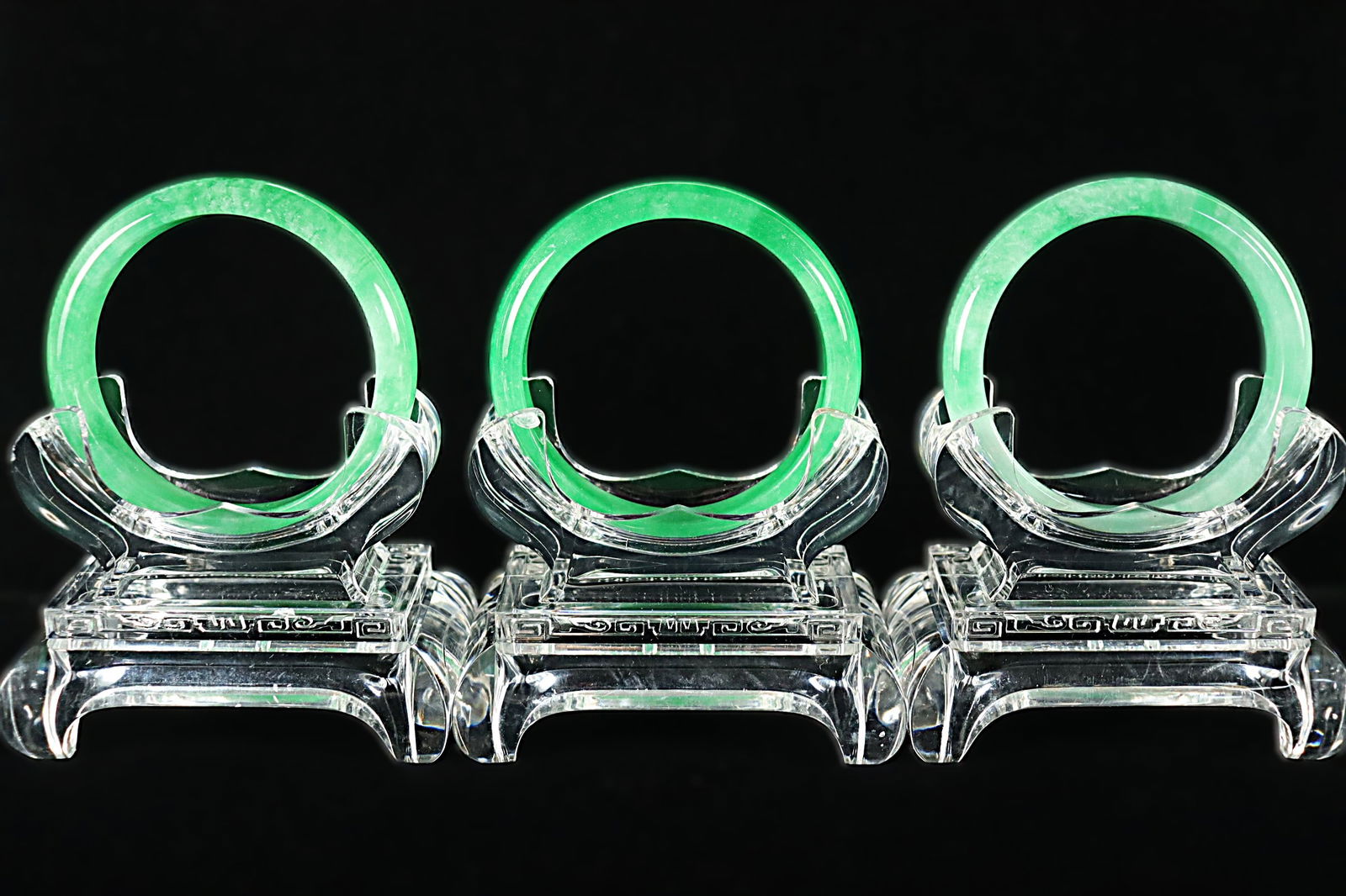 Lots Chinese bangles: Lots Chinese apple green fine bangles.